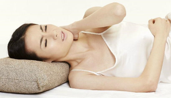 经常落枕是怎么回事？