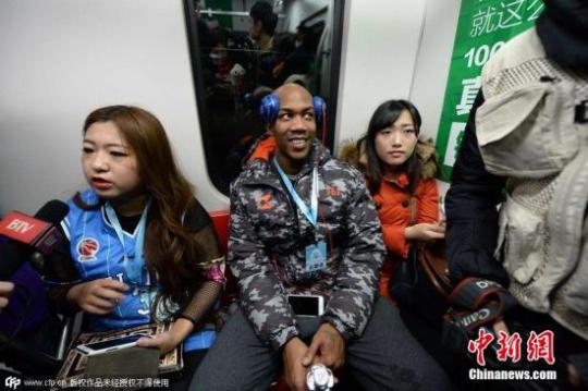 马布里获颁“中国绿卡”兑现承诺CBA老兵传递正能量