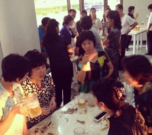 资料图：一家朝鲜酒吧。