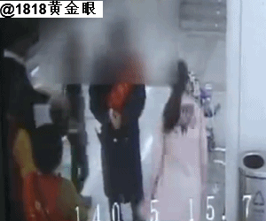 父母地铁碰掉女子iPad 婴儿车被女子掀翻(图)