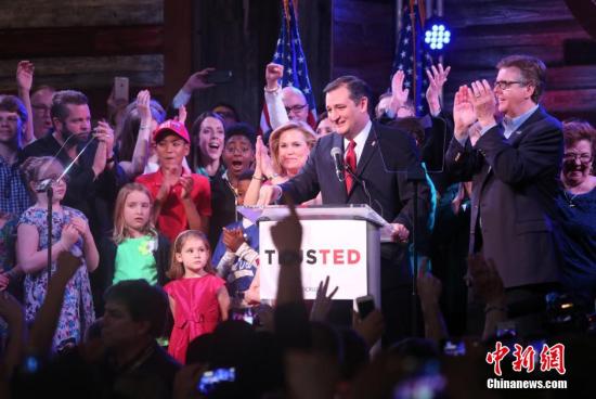 当地时间3月1日，美国总统大选党内初选“超级星期二”在多州同时展开，克鲁兹当晚在休斯敦的观票会上发表获胜感言，感谢得州的支持者。 <a target='_blank' href='http://www.chinanews.com/'>中新社</a>记者 王欢 摄