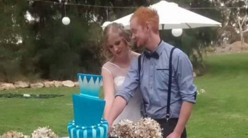 闭眼、模糊、人不全新婚夫妇万元婚纱照囧态百出