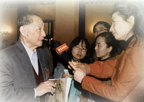 梅葆玖先生在两会期间接受媒体采访