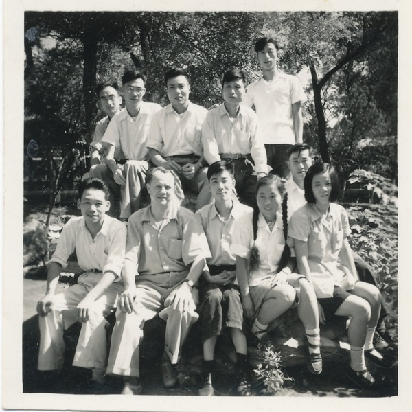 1954年与苏联专家留影