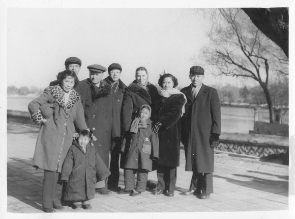 一九五六年王祖浒及夫人与苏联专家合影