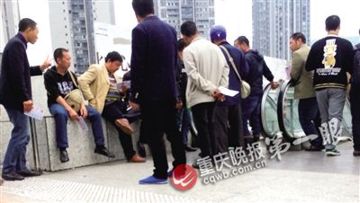 职业乞丐混迹轻轨内日挣千元宁被?？钜膊焕肟? style=