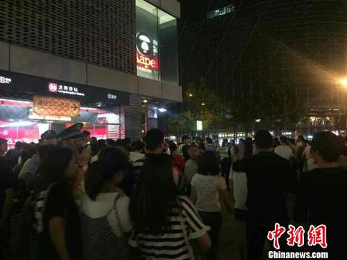 5万人聚集西湖音乐喷泉全部被安全疏散揭秘警方保障