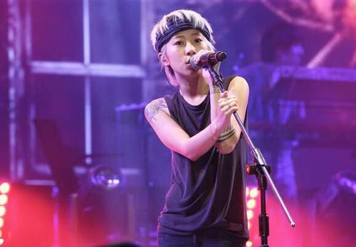 北京草莓回归 游客骷髅造型吸睛