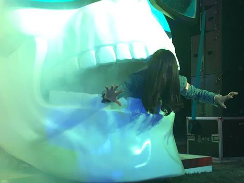 北京草莓回归 游客骷髅造型吸睛