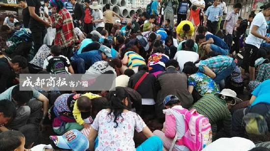 民众哄抢