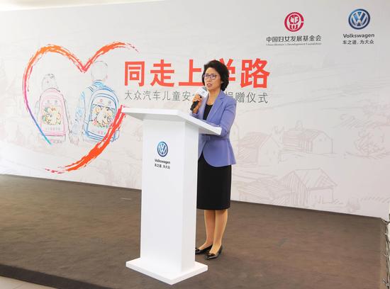 中国妇女发展基金会副理事长兼秘书长秦国英女士致辞