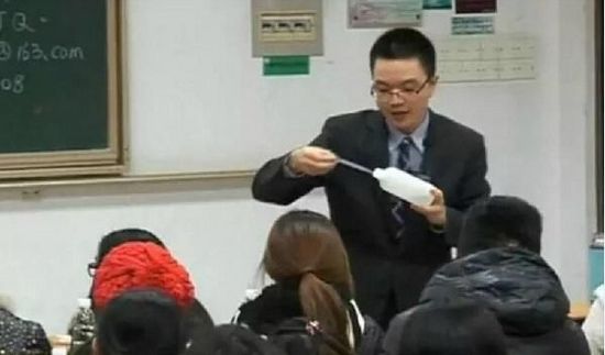 39岁中山大学男教师教学生护肤走红网络(图)
