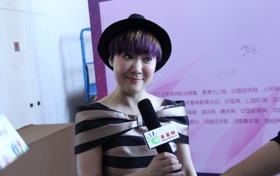 著名公益人士、知名演员周艳泓接受媒体采访