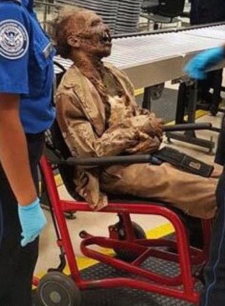 上周日，亚特兰大国际机场安检处迎来一名干尸“乘客”