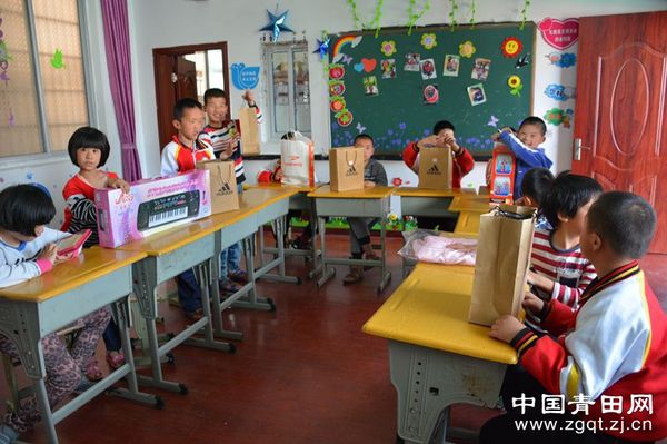 “百名委员圆百梦”爱心公益活动走入县培智学校3