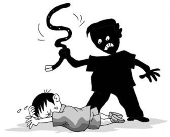 男子教育儿子被误认为虐童 险遭路人群殴反思教育方式