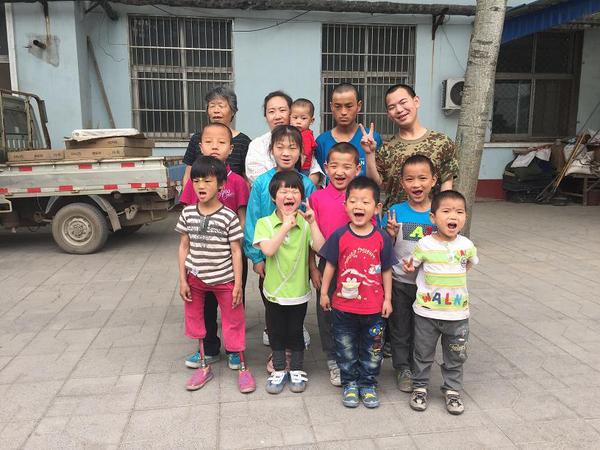 200万慈善食品滋养燕赵儿童 王小芬和她的孩子们喜获捐赠