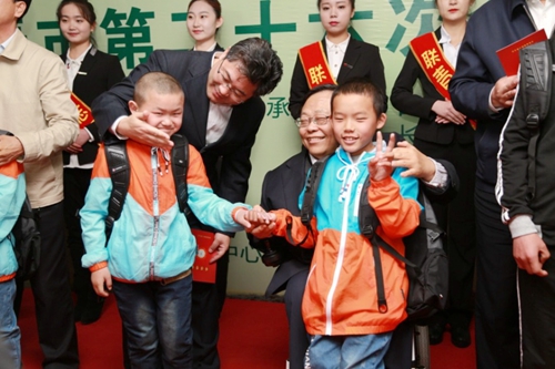 　图为吕世明出席吉林省暨长春市第二十六次全国助残日活动
