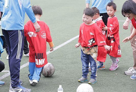 小小蜗牛足球训练营启动2