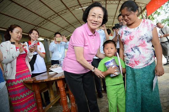 田惠光副主席参加捐赠活动