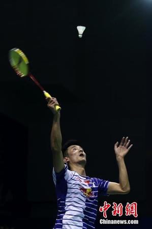 5月19日，中国队选手谌龙在比赛中回球
