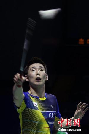 5月19日，韩国队选手孙完虎在比赛中回球。中新社记者 韩海丹 摄