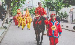 我的意中人骑着大马，八抬大轿来娶我