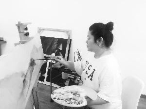 热爱绘画的杨璐。