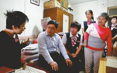 中福在线公益小分队献爱心结对子