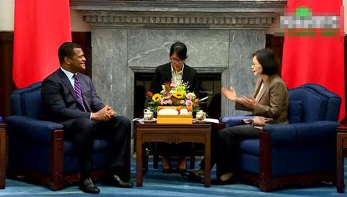 蔡英文见美国官员变口吃：呃呃呃我说中文有困难