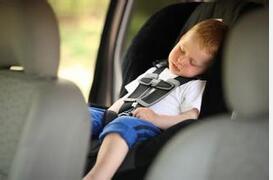 坐车睡熟的你 小心你的脖子伤不起！