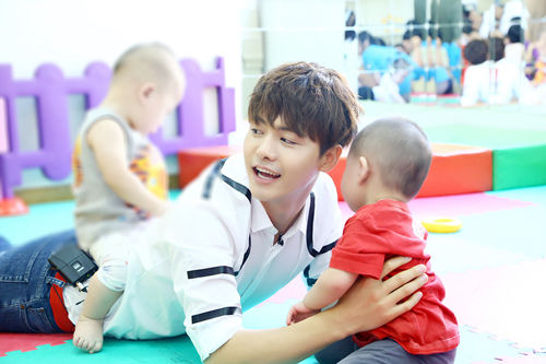 马天宇“小婴儿之家”做义工2