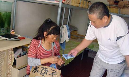 大连慈善义工佟伟获“CCTV年度慈善人物”提名