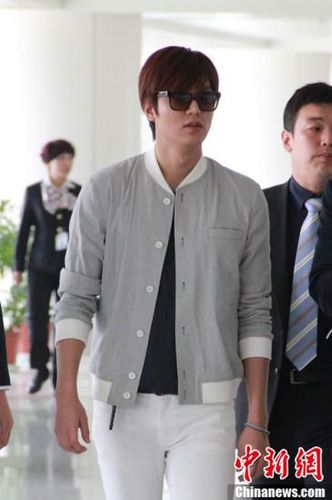 李敏镐遭冒名诈骗700余万 嫌犯曾涉及中介女星卖淫