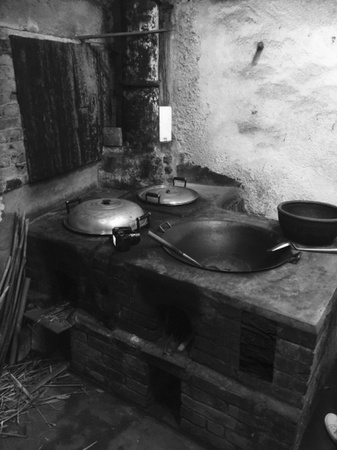 ：贫困的白内障患者们家庭条件非常艰苦