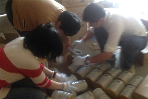 金山分会向困难家庭婴幼儿发放奶粉3