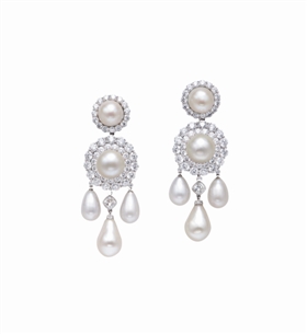 保利香港2016春拍拍品：天然珍珠配钻石耳环，成交价306.8万港元