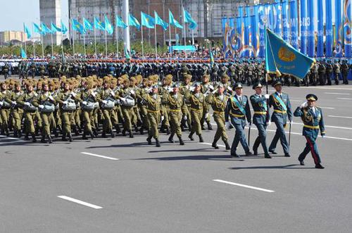 哈萨克斯坦租地给中国人引争议 哈总理：不应担心