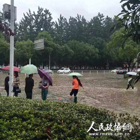 暴雨怒袭武汉2