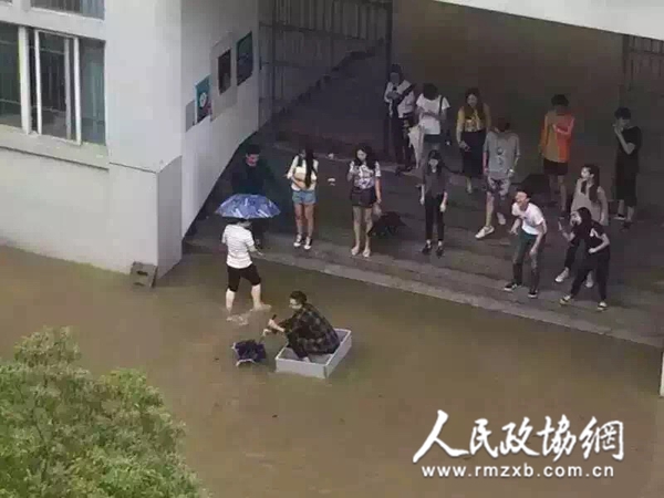 暴雨怒袭武汉6