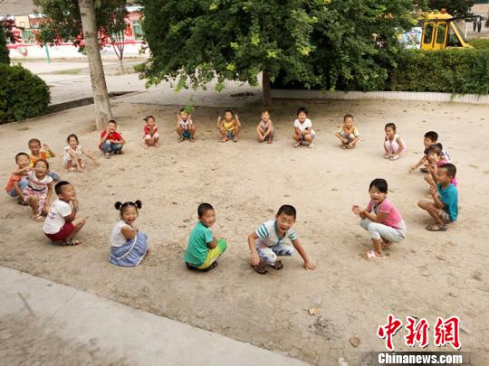 据了解，山西省慈善总会计划在未来五年内，每年新设、改建100所“关爱儿童之家”，完成对山西全省留守儿童相对集中区域的全覆盖?！∥滦焱?摄