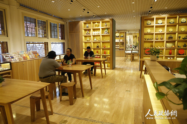 故宫文创儿童体验店的家长等待区_副本