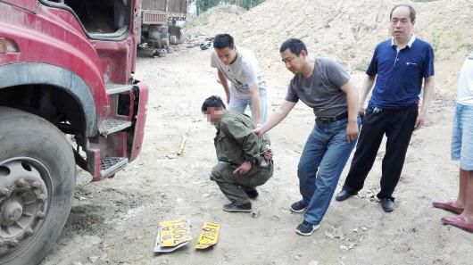 男子想和“前女友”复合遭拒，26刀砍死“情敌”