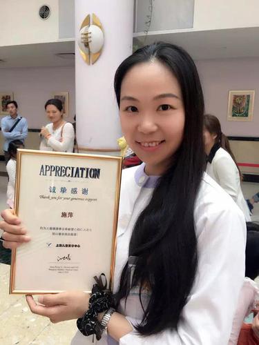 上海医护人员捐献长发为化疗患儿定制假发(图)