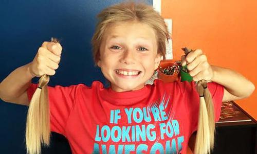 上海医护人员捐献长发为化疗患儿定制假发(图)