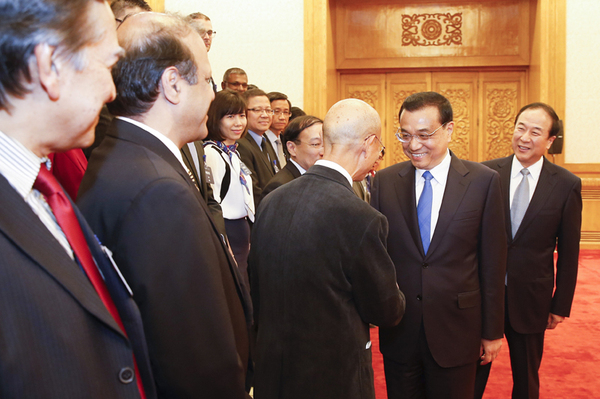 国务院总理李克强31日下午在人民大会堂会见来华出席亚洲新闻联盟年会的各国媒体负责人。