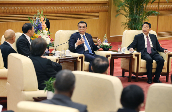 国务院总理李克强31日下午与出席亚洲新闻联盟年会的各国媒体负责人座谈。