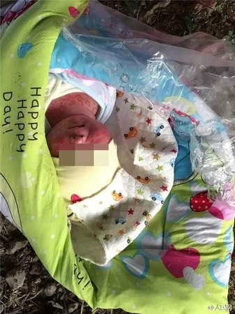 婴儿被弃爬满蚊虫 狠心父母为何抛弃幼小生命(组图)