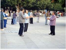 拍手给老年人健康加分 拍手姿势有几种？