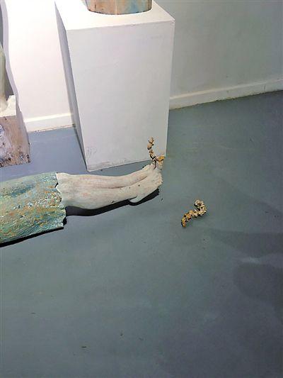 被损坏后的《木语》。